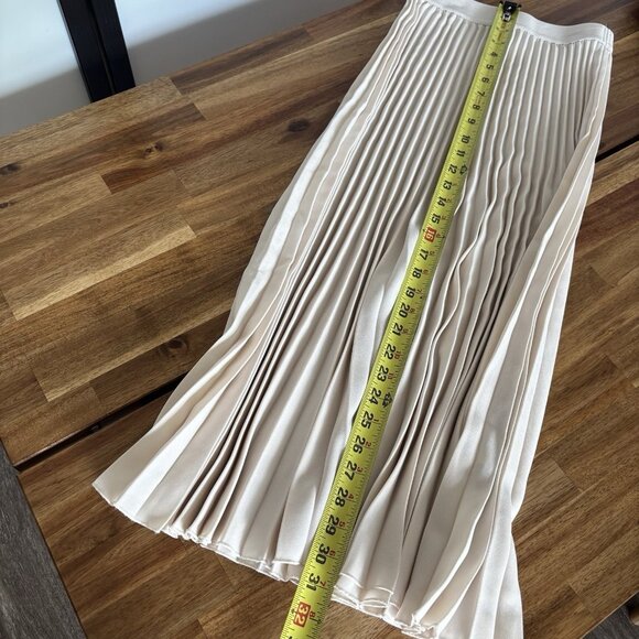 H&M Women’s Pleated Midi Skirt Beige Semi Sheer Size XS Preppy Capsule Neutrals - Picture 10 of 14